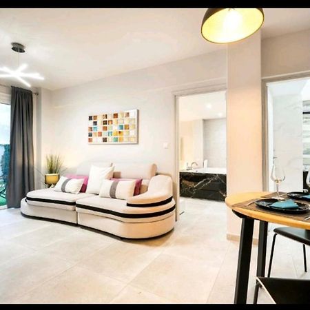 Romantic Jacuzzi Apartment Athena Bagian luar foto