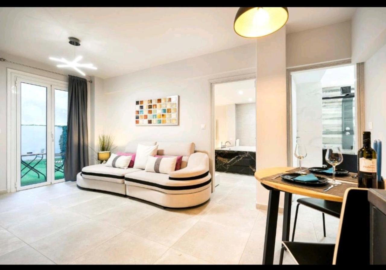 Romantic Jacuzzi Apartment Athena Bagian luar foto