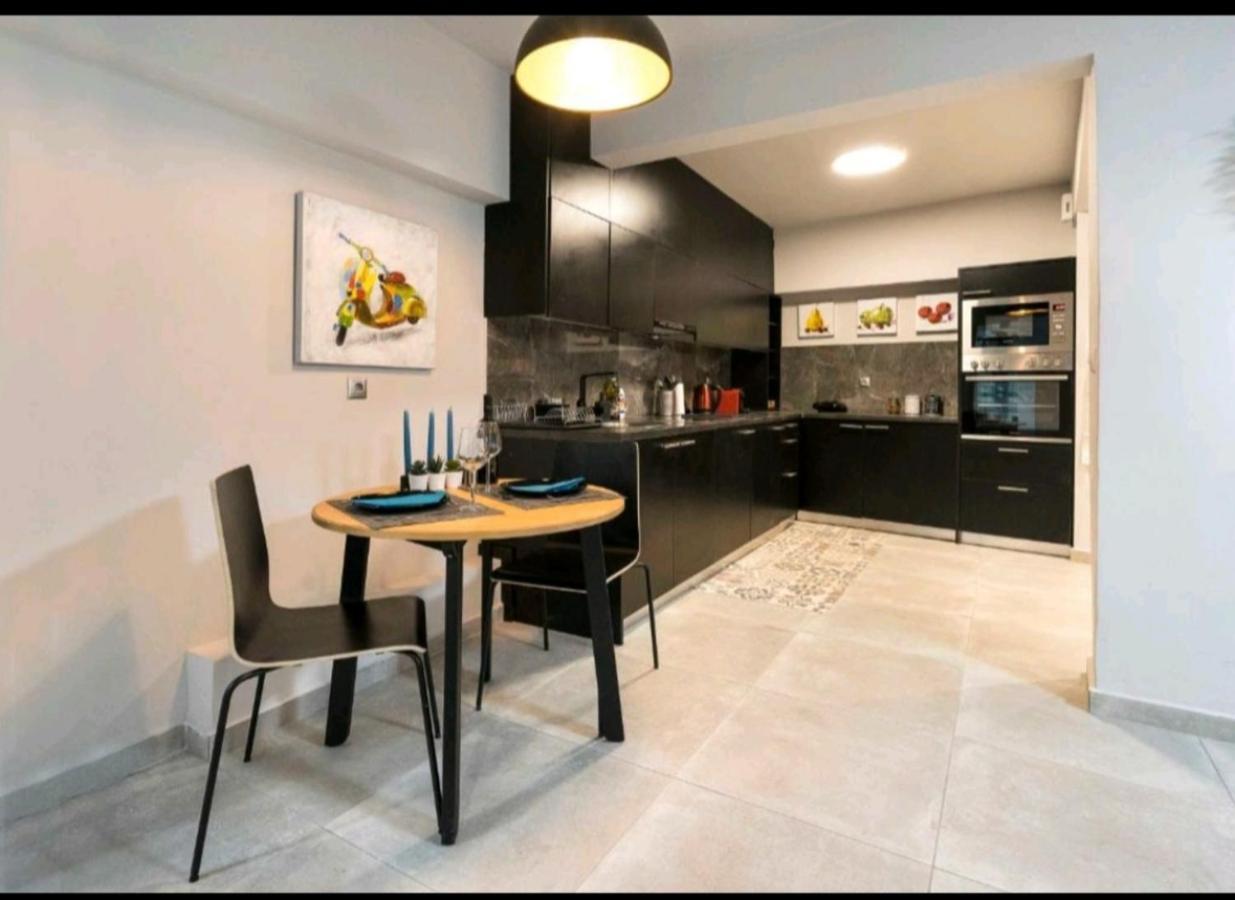 Romantic Jacuzzi Apartment Athena Bagian luar foto
