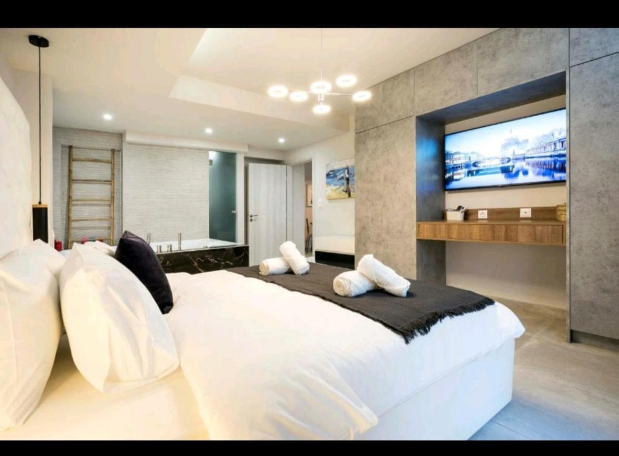 Romantic Jacuzzi Apartment Athena Bagian luar foto