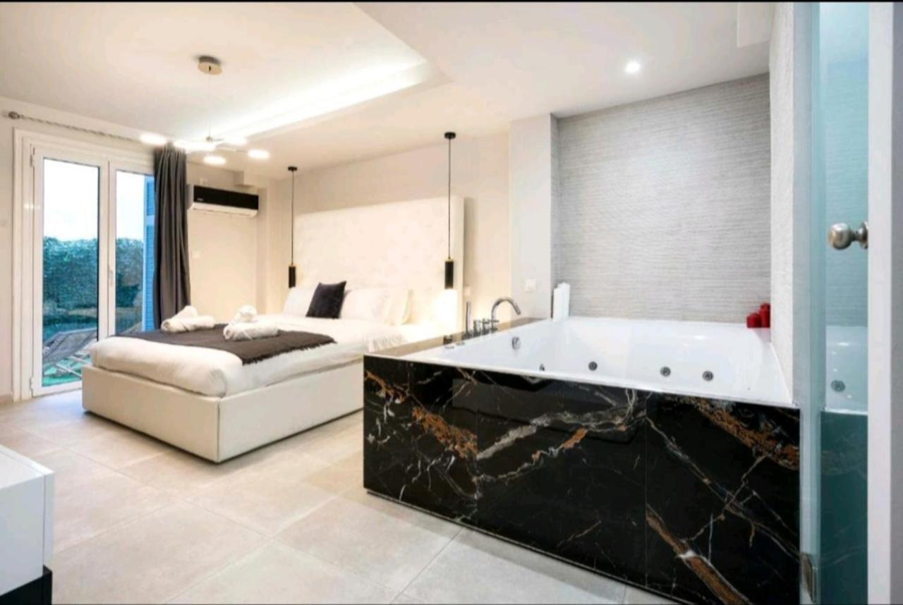 Romantic Jacuzzi Apartment Athena Bagian luar foto