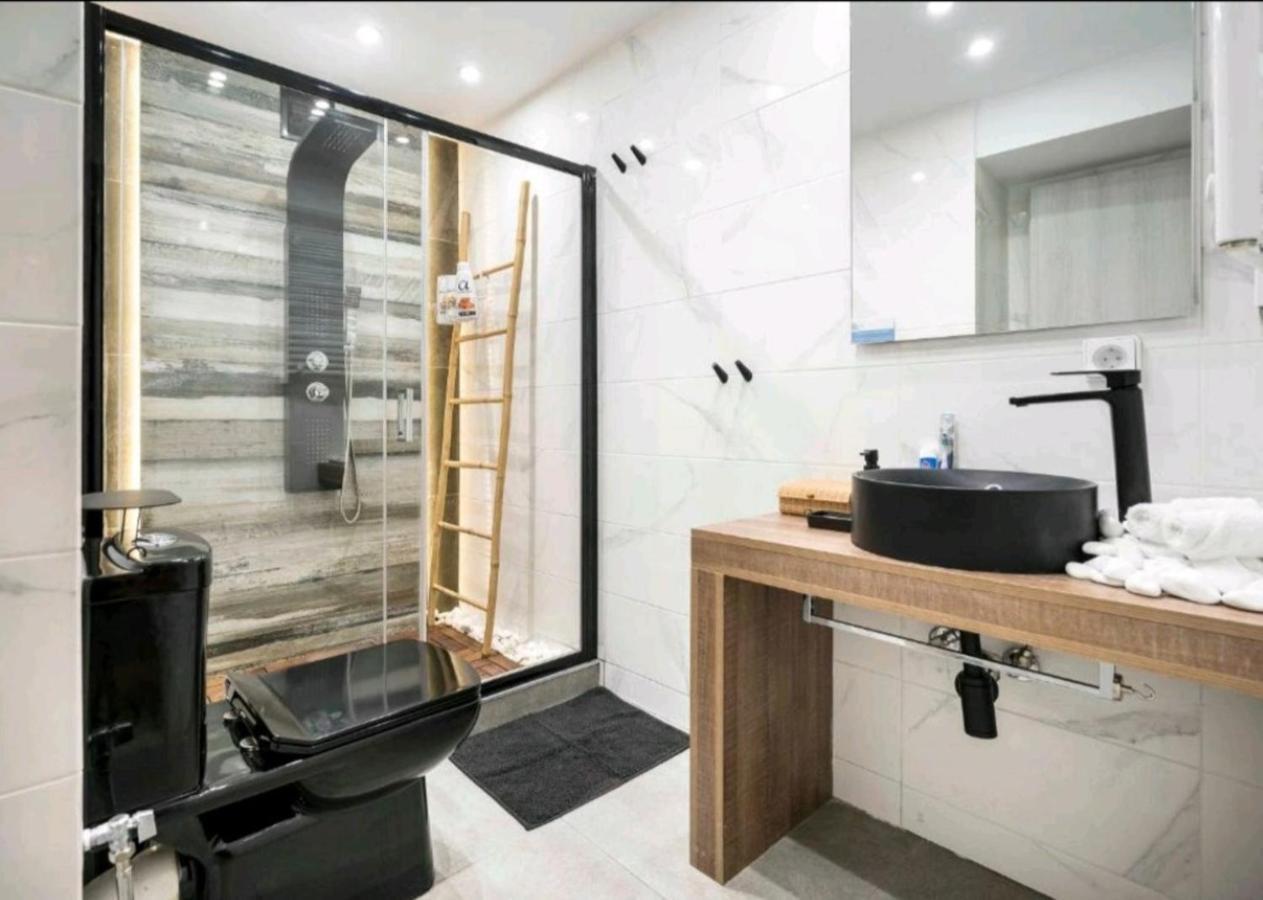 Romantic Jacuzzi Apartment Athena Bagian luar foto
